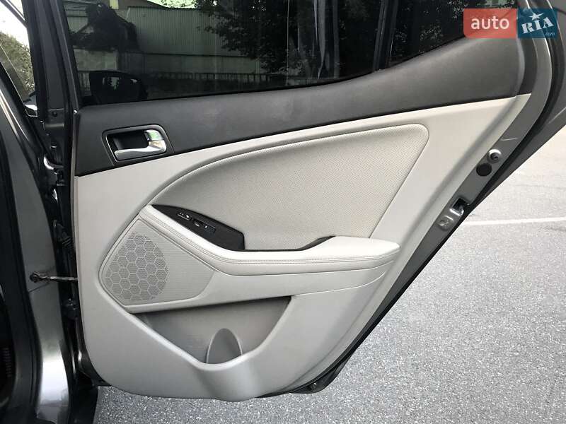 Седан Kia Optima 2014 в Києві