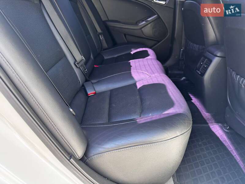 Седан Kia Optima 2015 в Днепре