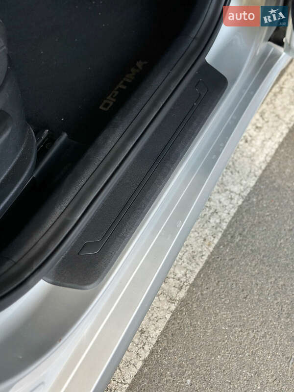 Седан Kia Optima 2016 в Києві