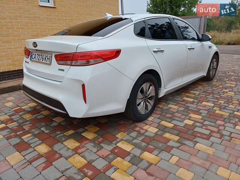 Седан Kia Optima 2016 в Черноморске