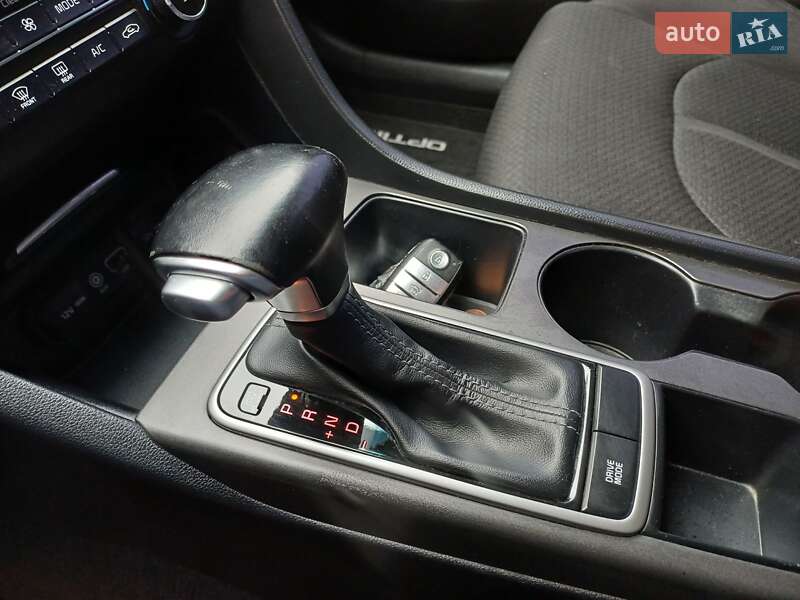 Седан Kia Optima 2016 в Черноморске