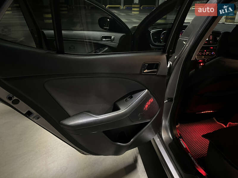 Седан Kia Optima 2015 в Киеве