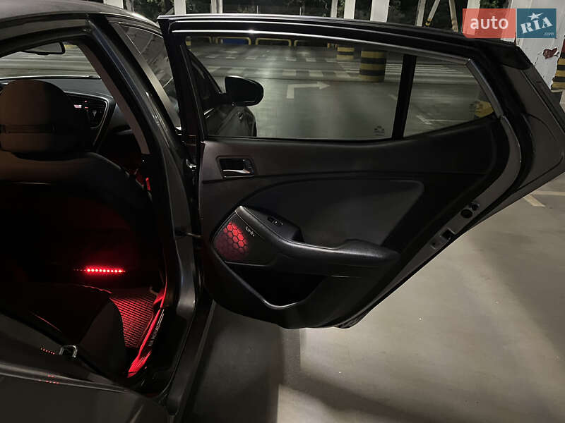 Седан Kia Optima 2015 в Киеве