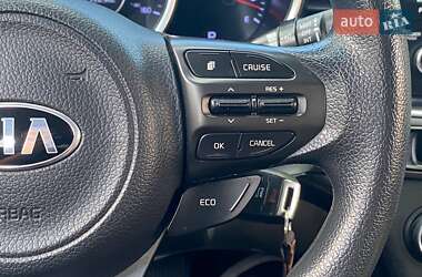 Седан Kia Optima 2015 в 