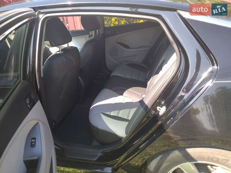 Седан Kia Optima 2013 в Липовце