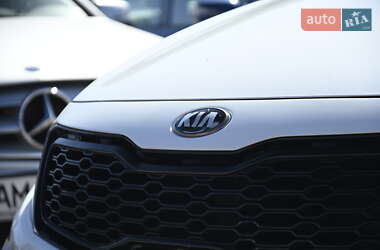 Седан Kia Optima 2012 в 