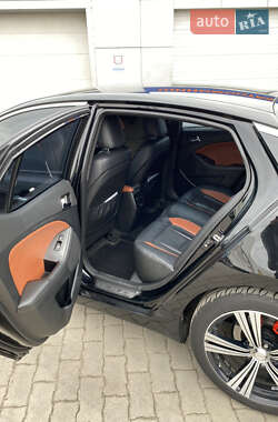 Седан Kia Optima 2012 в 