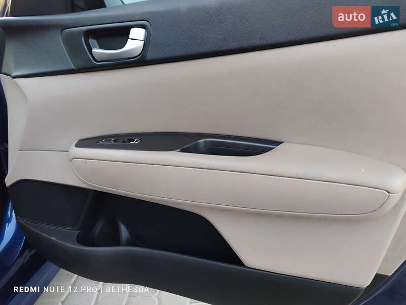 Седан Kia Optima 2016 в Кременчуге