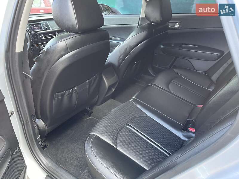 Седан Kia Optima 2016 в Киеве