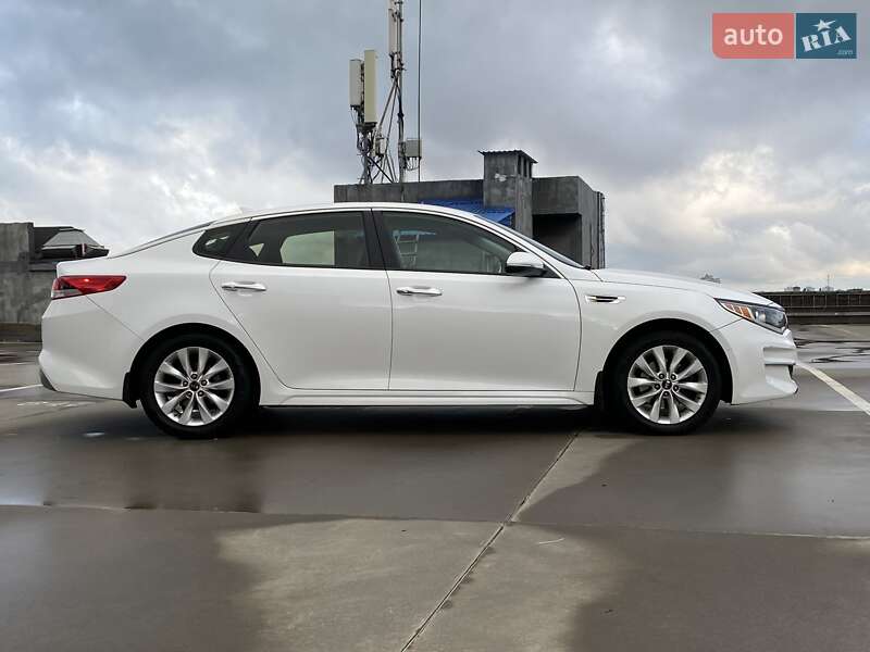 Седан Kia Optima 2017 в Киеве