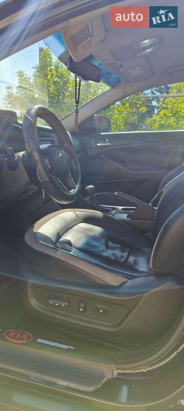 Седан Kia Optima 2012 в Песчанке