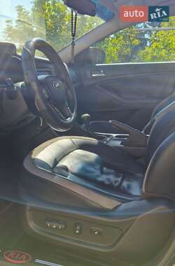 Седан Kia Optima 2012 в 