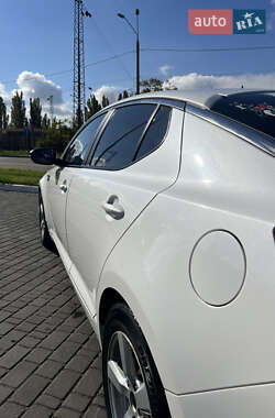 Седан Kia Optima 2012 в 