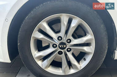Седан Kia Optima 2012 в 