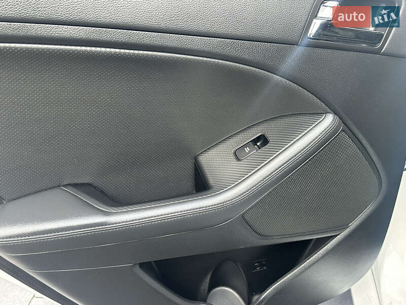 Седан Kia Optima 2012 в Рівному