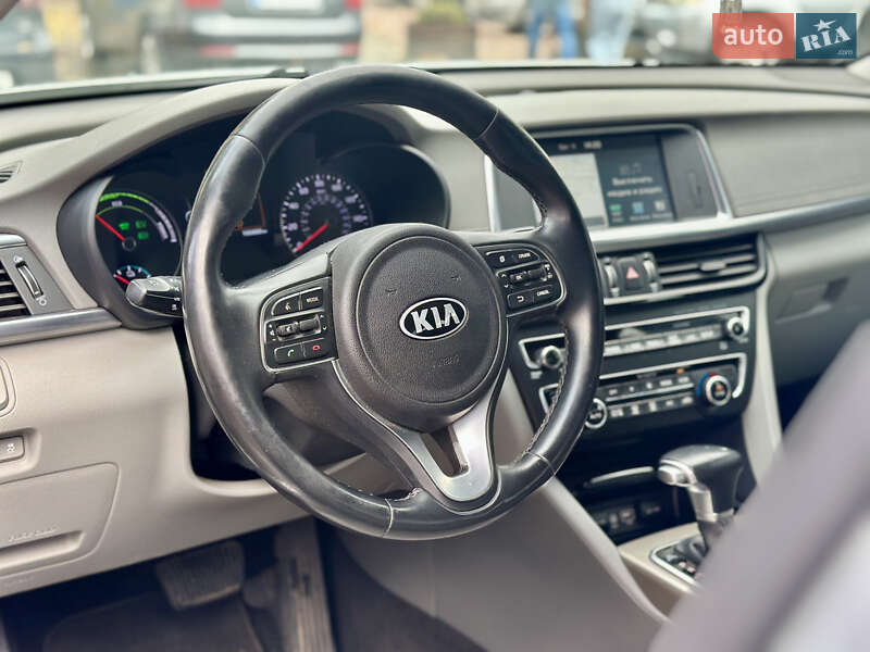 Седан Kia Optima 2017 в Киеве