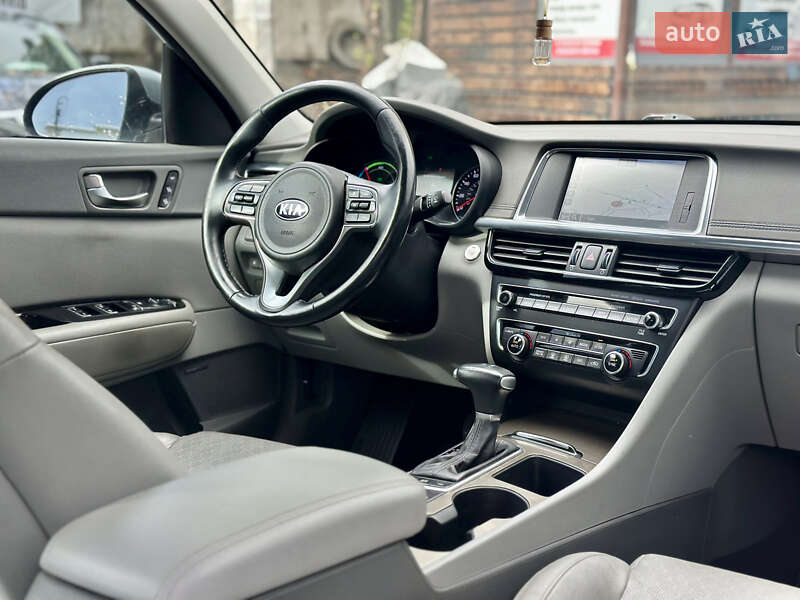 Седан Kia Optima 2017 в Киеве