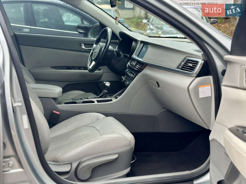 Седан Kia Optima 2017 в Киеве