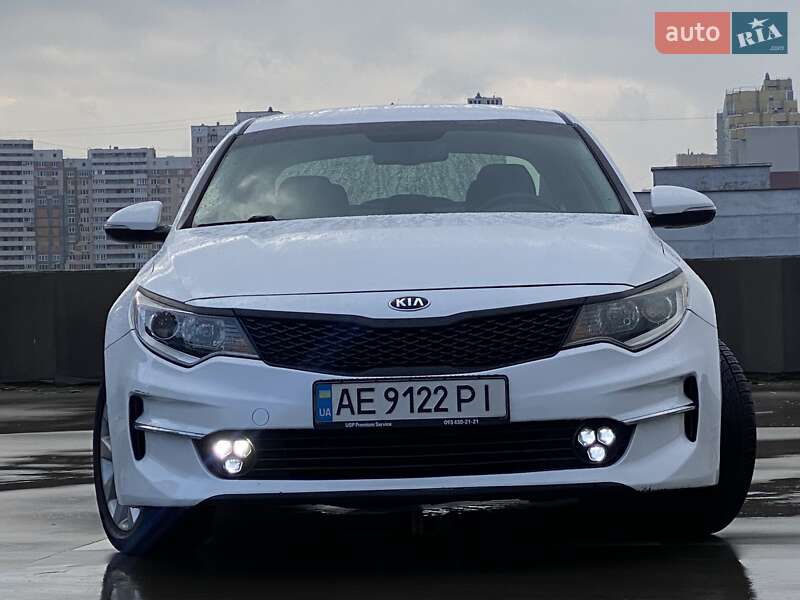 Седан Kia Optima 2017 в Киеве