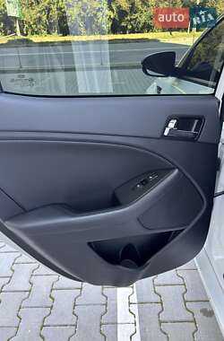 Седан Kia Optima 2012 в 