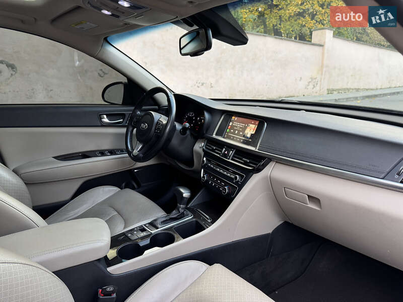 Седан Kia Optima 2017 в Черновцах