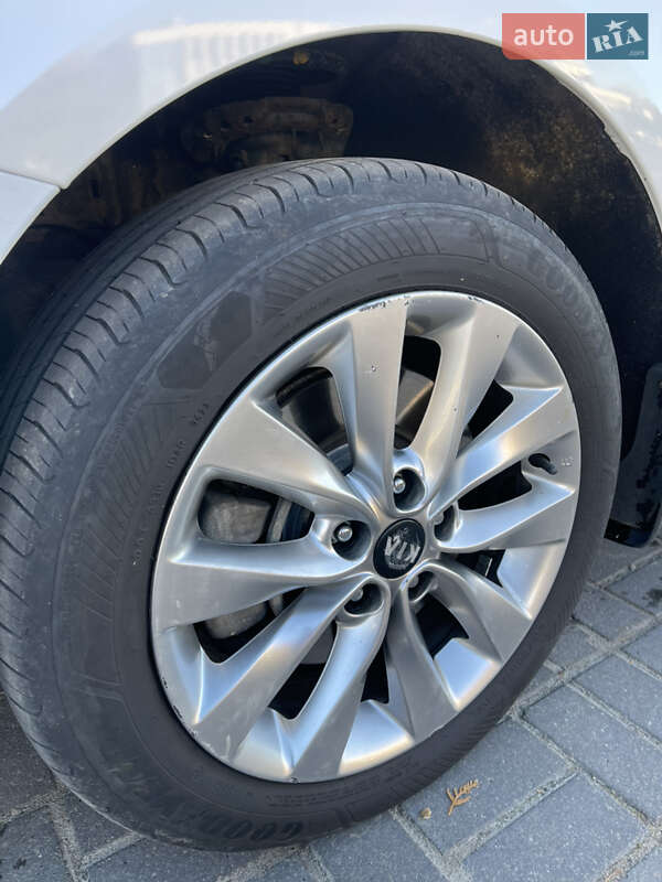 Седан Kia Optima 2017 в Львове