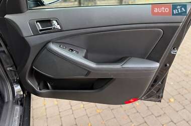 Седан Kia Optima 2012 в 