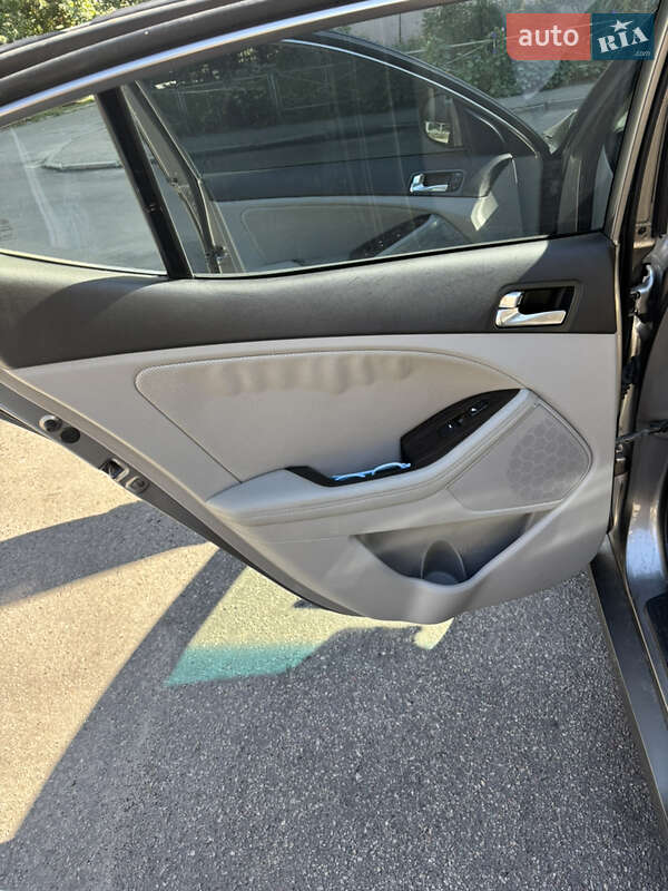 Седан Kia Optima 2014 в Украинке