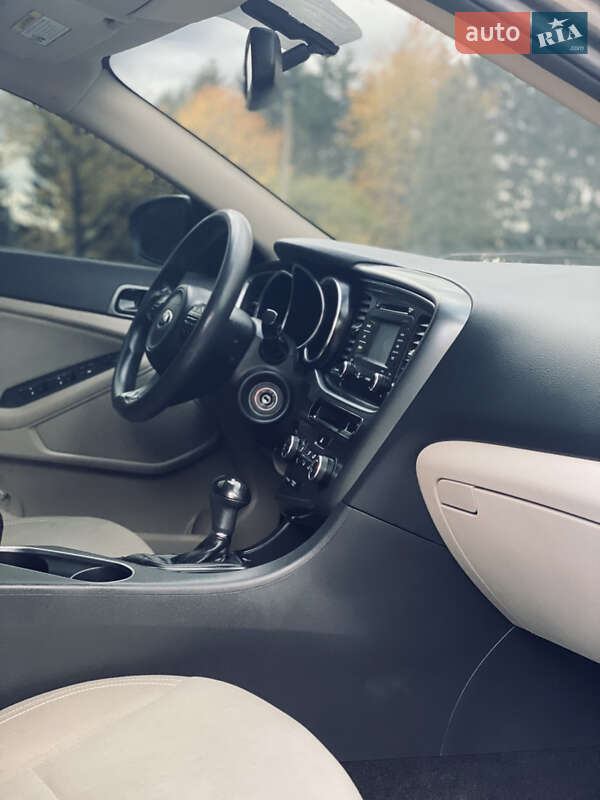 Седан Kia Optima 2013 в Бурштині