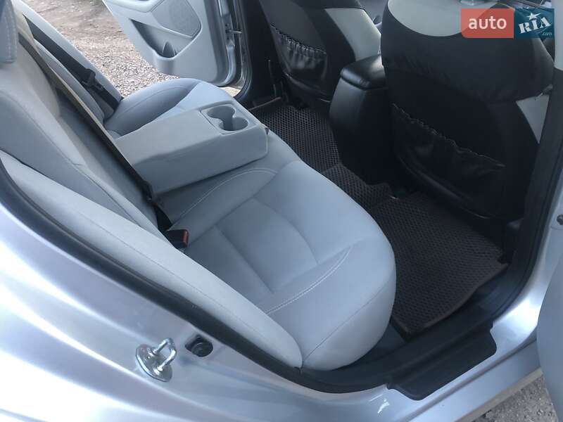 Седан Kia Optima 2014 в Роздільній