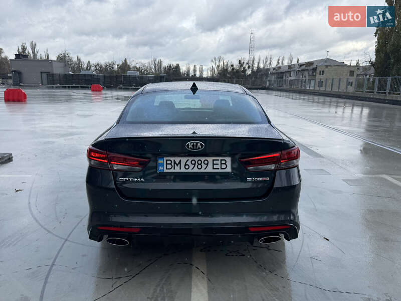 Седан Kia Optima 2017 в Киеве