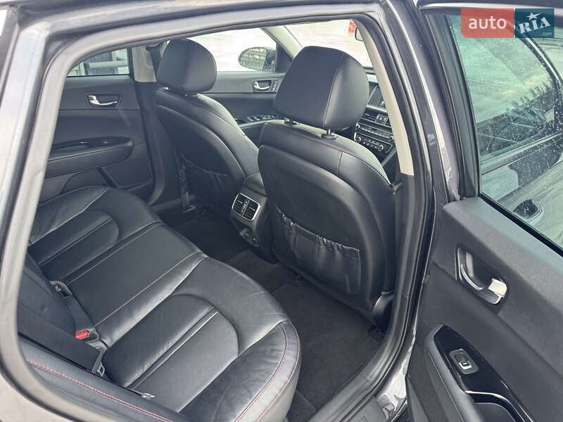 Седан Kia Optima 2017 в Киеве