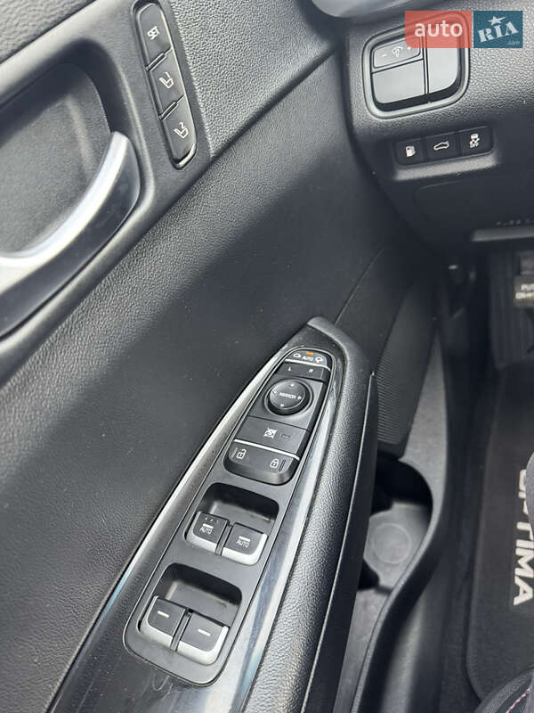 Седан Kia Optima 2017 в Киеве