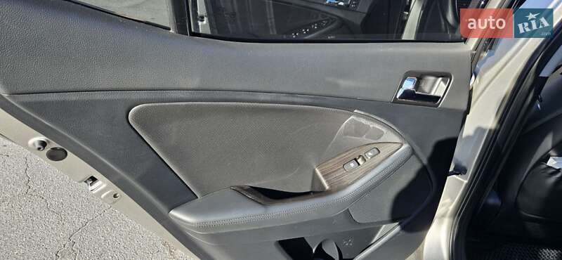 Седан Kia Optima 2012 в Запорожье