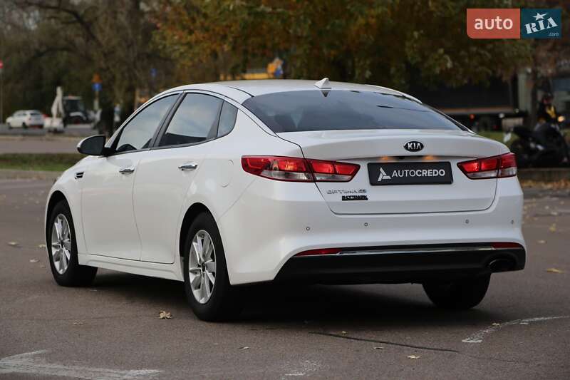 Седан Kia Optima 2017 в Киеве