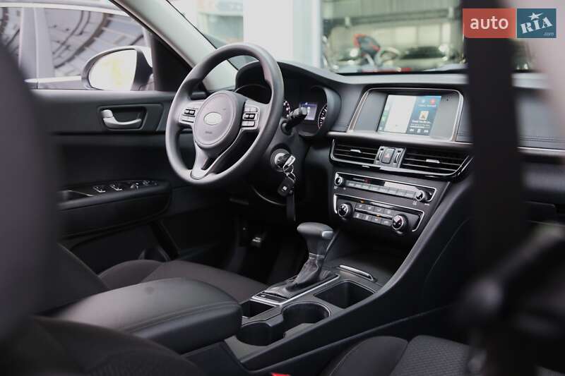 Седан Kia Optima 2017 в Киеве