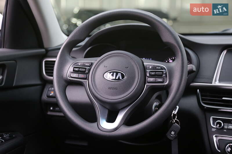 Седан Kia Optima 2017 в Киеве