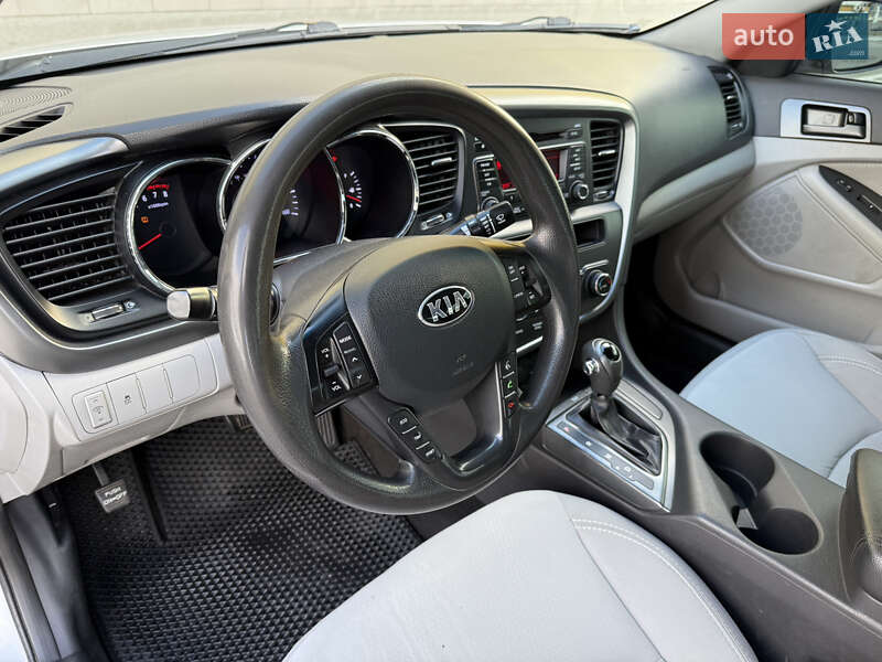 Седан Kia Optima 2012 в Киеве