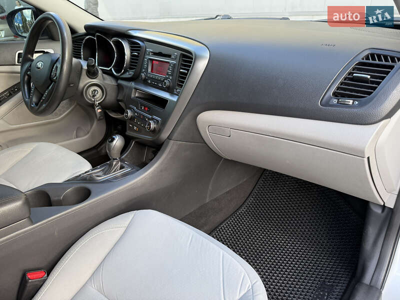 Седан Kia Optima 2012 в Киеве