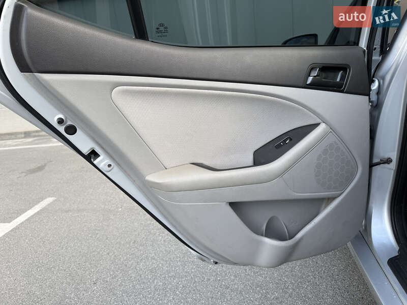 Седан Kia Optima 2012 в Киеве