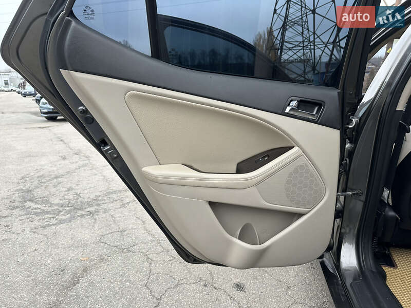 Седан Kia Optima 2012 в Харькове