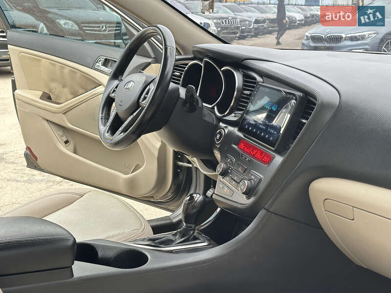 Седан Kia Optima 2012 в Харькове