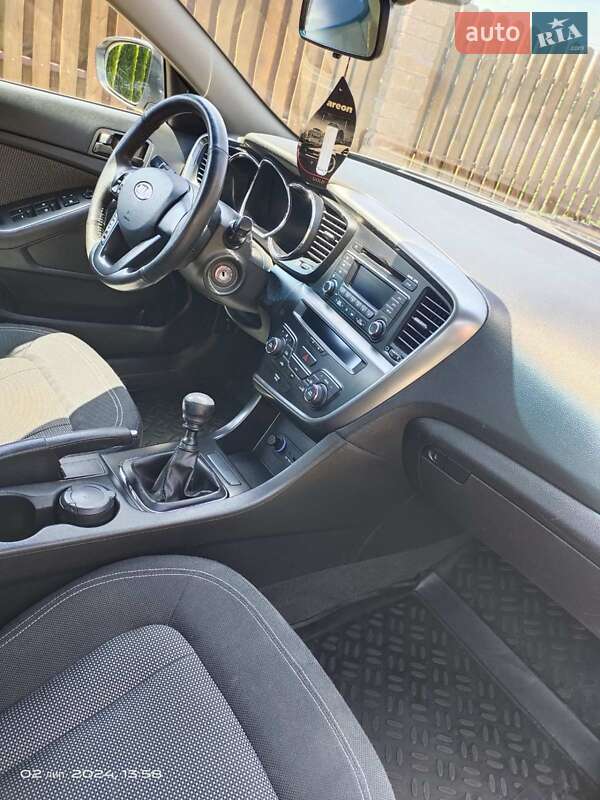Седан Kia Optima 2011 в Киеве