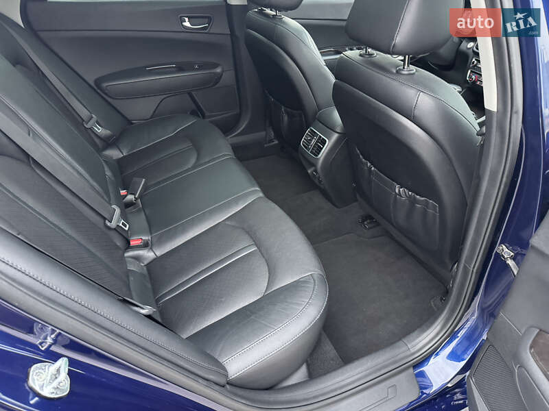 Седан Kia Optima 2017 в Киеве
