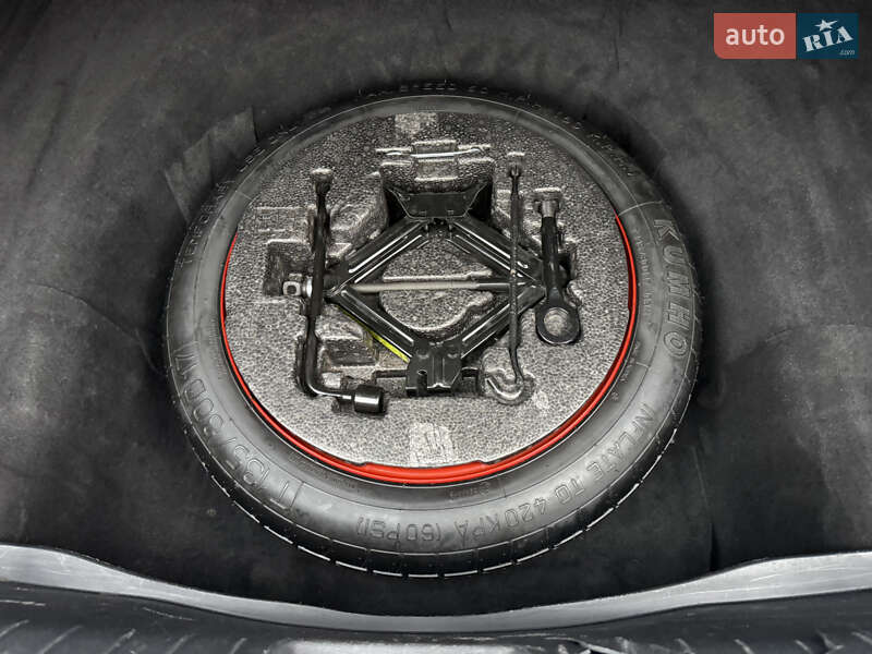 Седан Kia Optima 2017 в Киеве