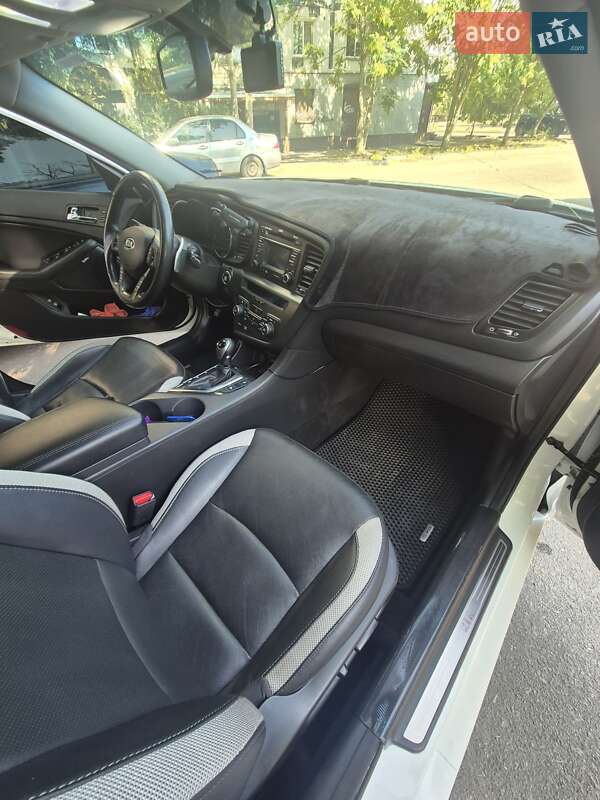 Седан Kia Optima 2012 в Запоріжжі