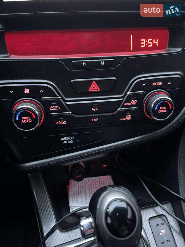 Седан Kia Optima 2011 в Киеве