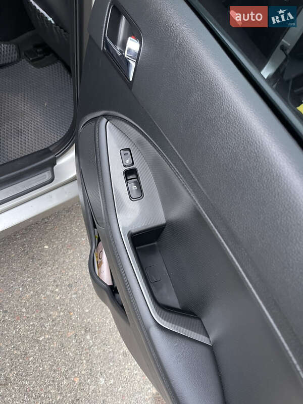 Седан Kia Optima 2011 в Киеве