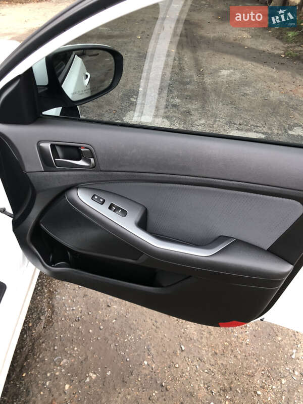 Седан Kia Optima 2015 в Полтаве