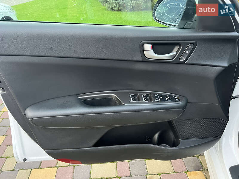 Седан Kia Optima 2017 в Дніпрі